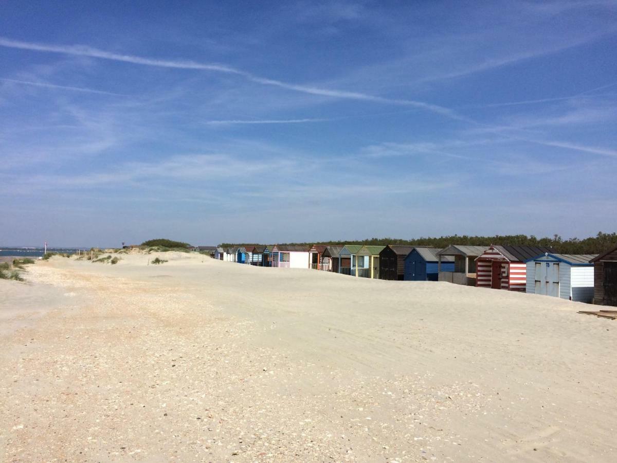 Wittering Holiday Homeイースト・ウィッタリング エクステリア 写真